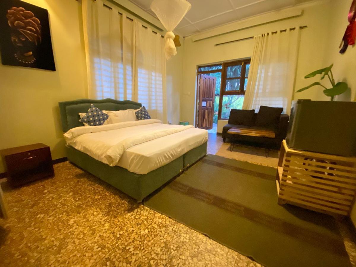 Afro Smile Hotel & Guest House - จินจา ภายนอก รูปภาพ