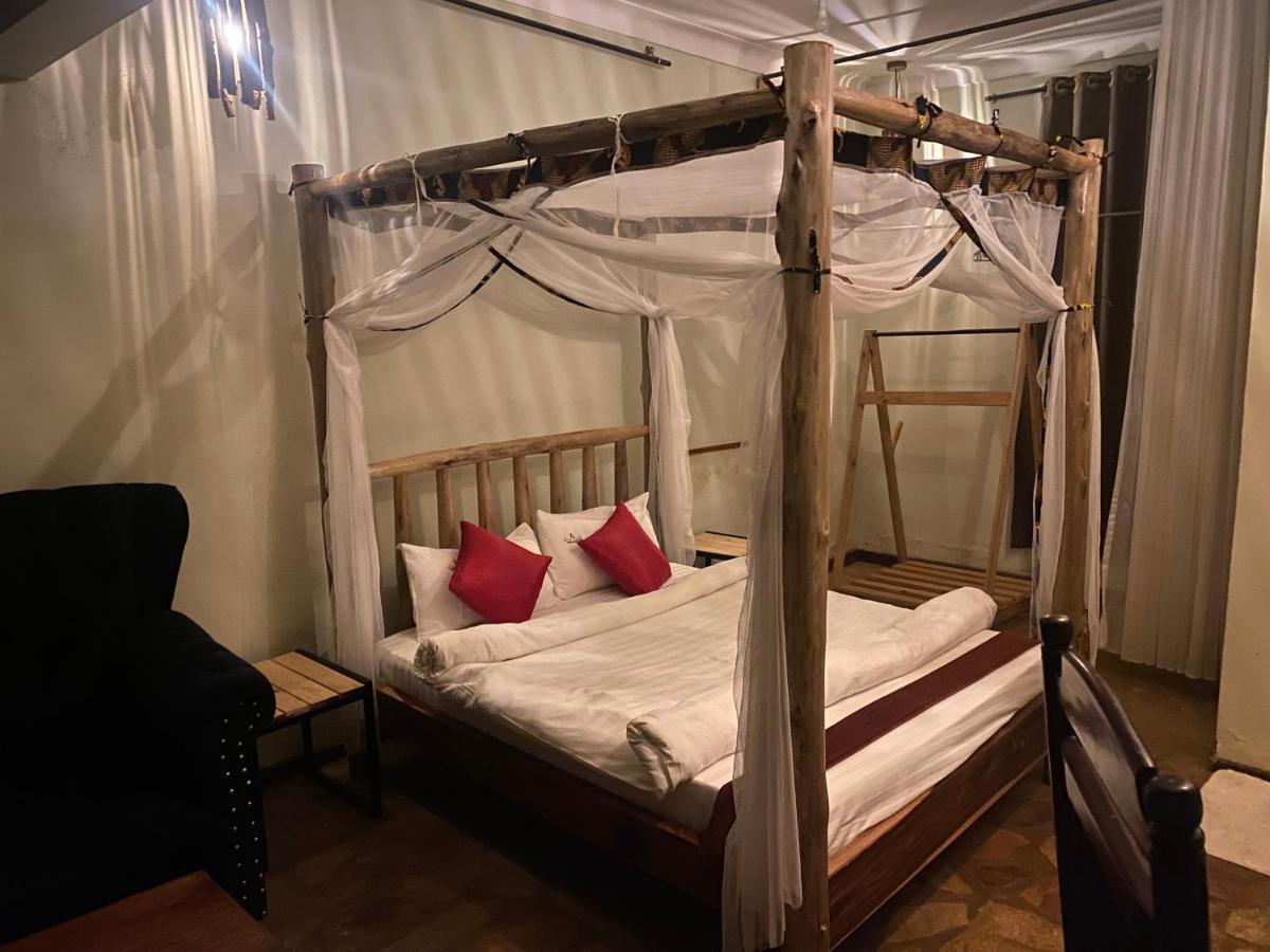 Afro Smile Hotel & Guest House - จินจา ภายนอก รูปภาพ