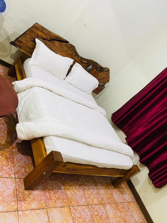 Afro Smile Hotel & Guest House - จินจา ภายนอก รูปภาพ