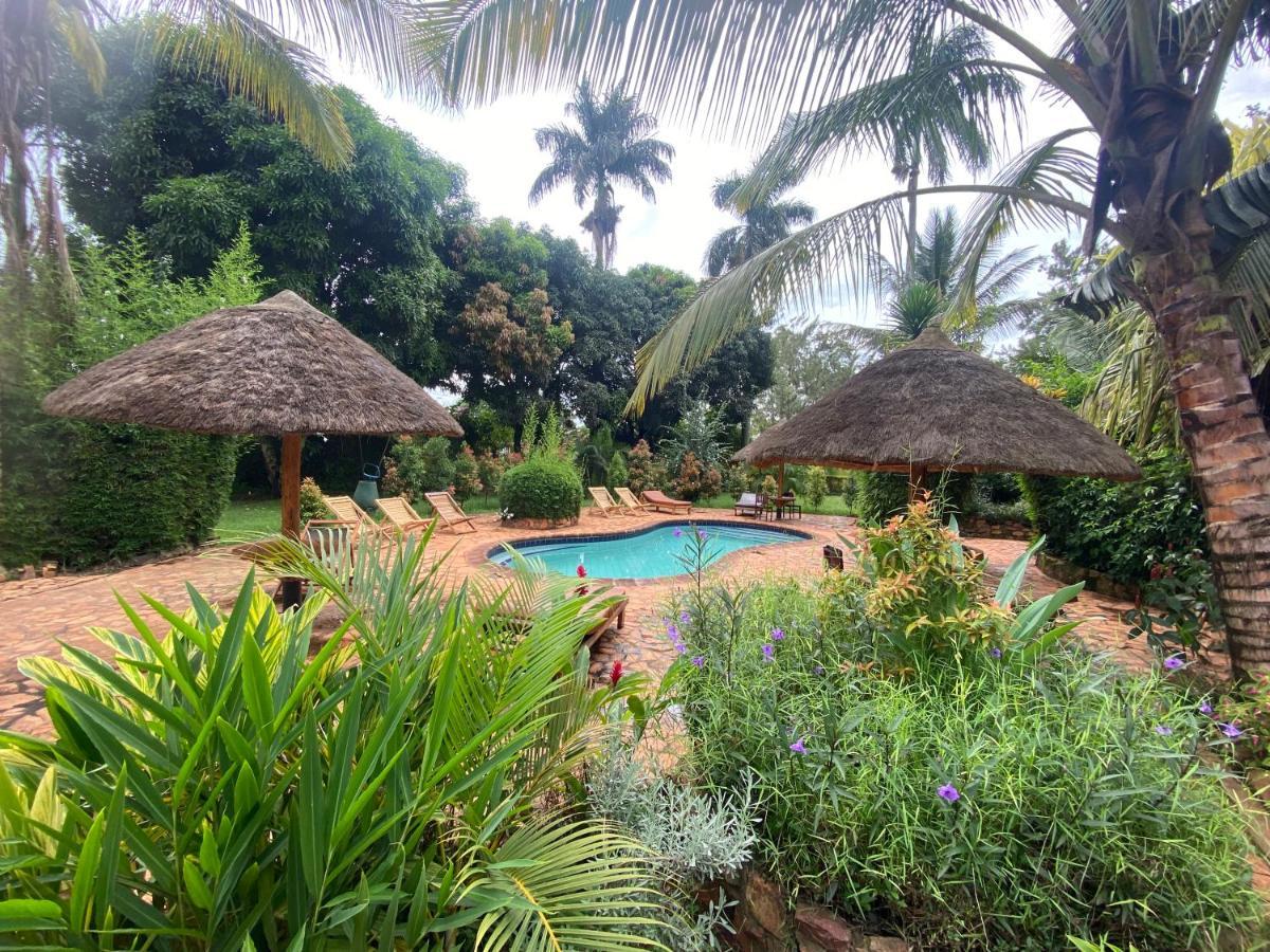 Afro Smile Hotel & Guest House - จินจา ภายนอก รูปภาพ