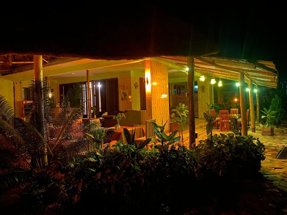 Afro Smile Hotel & Guest House - จินจา ภายนอก รูปภาพ