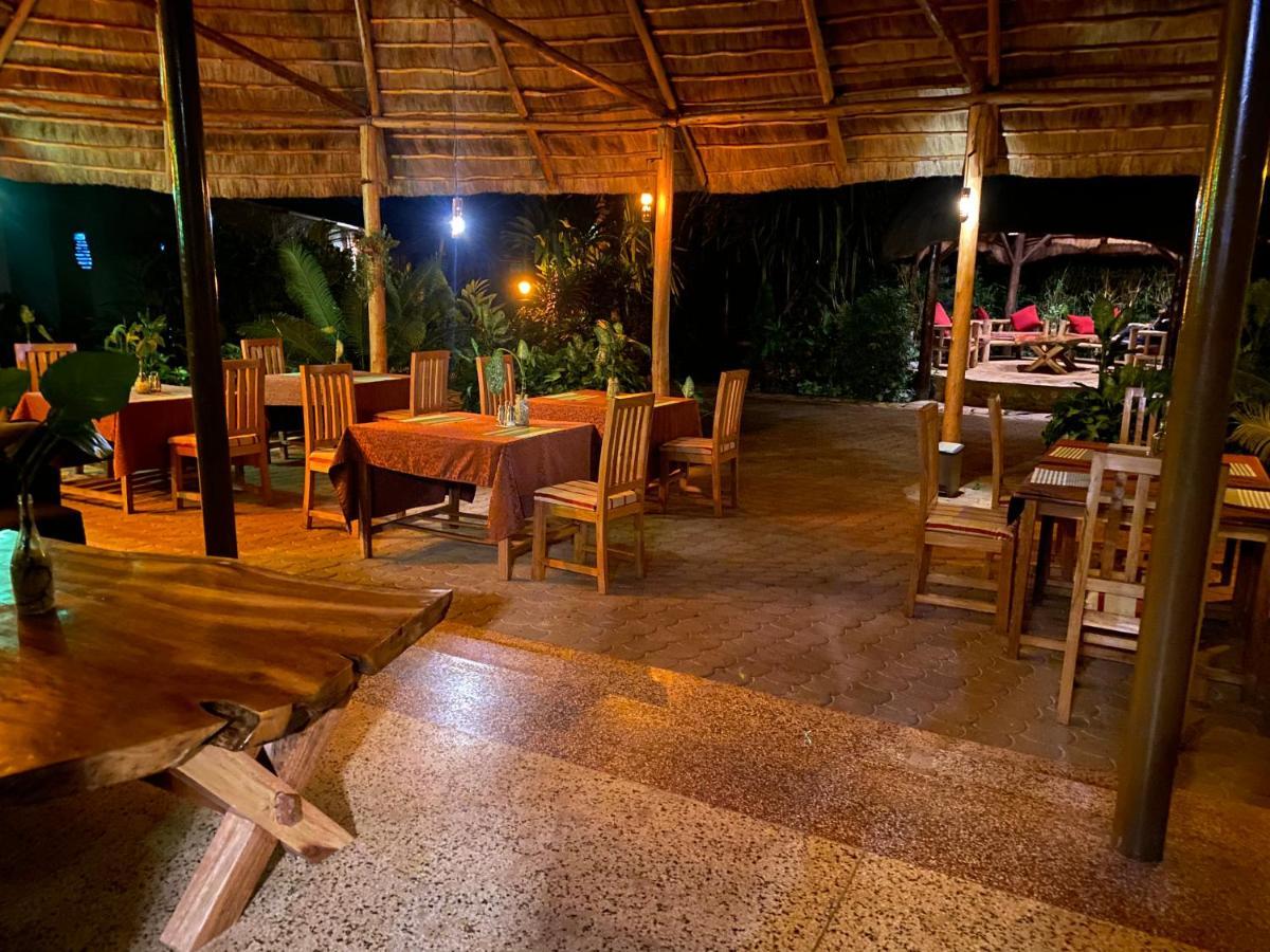 Afro Smile Hotel & Guest House - จินจา ภายนอก รูปภาพ