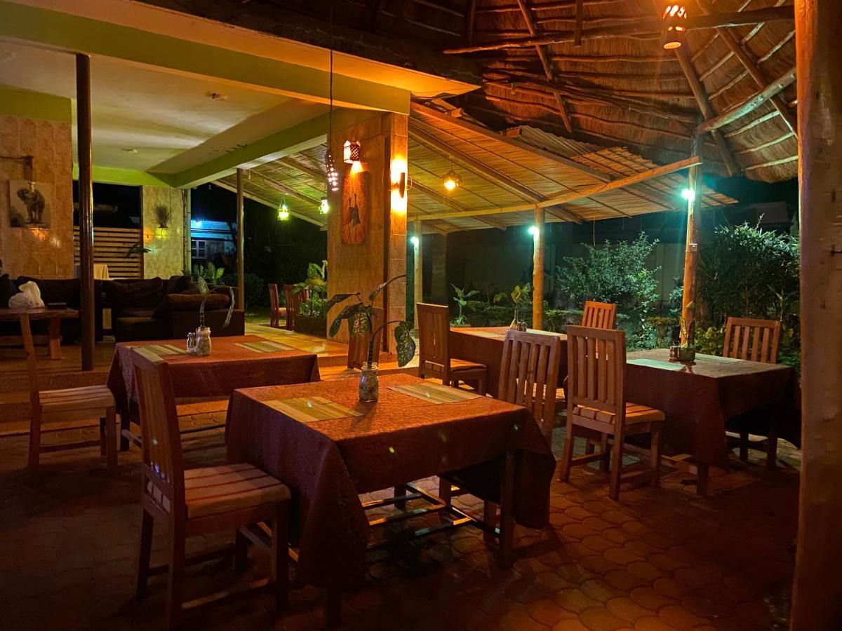 Afro Smile Hotel & Guest House - จินจา ภายนอก รูปภาพ