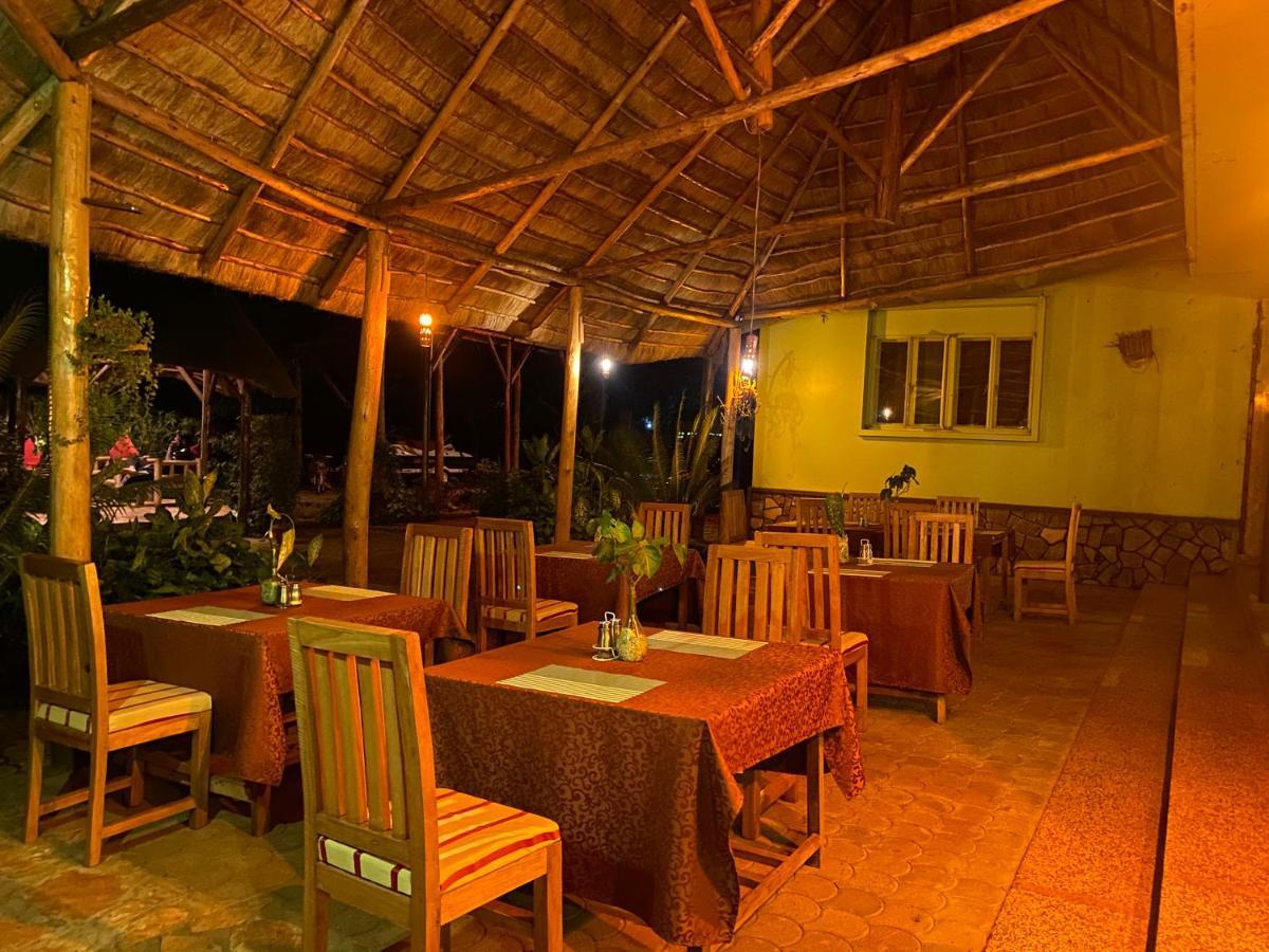 Afro Smile Hotel & Guest House - จินจา ภายนอก รูปภาพ